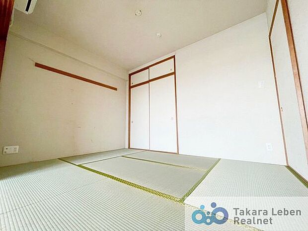 和室6帖：畳の香りに癒され、和の空間を感じることのできる落ち着きある一部屋です。