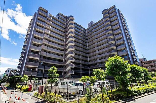 JR京浜東北線【与野駅】徒歩1分の駅近リノベマンション。総戸数160戸のビッグコミュニティでオートロック・宅配ボックス完備など建物設備も整っています。