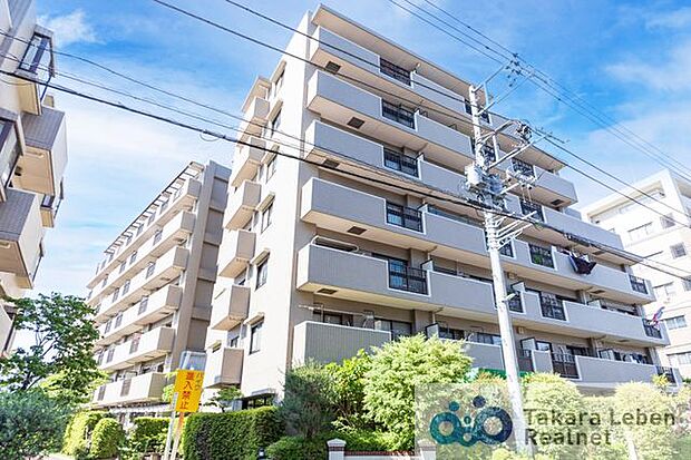 総戸数60戸のマンション。京浜東北線「与野」駅から徒歩8分の立地です。徒歩圏内に教育施設、買い物施設が揃っており、住環境は良好です♪