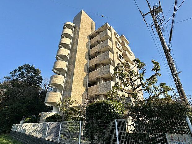 南からの陽光差し込む明るい3LDK　南東角部屋につき陽当り・風通し良好　2面バルコニー　全居室収納付き