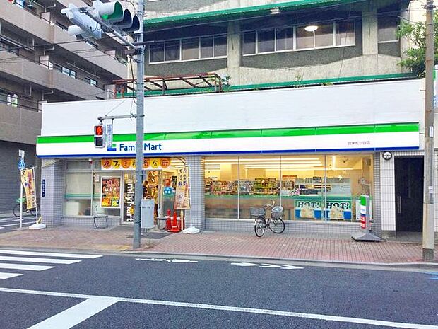 ファミリーマート台東松が谷店 徒歩3分。 200m