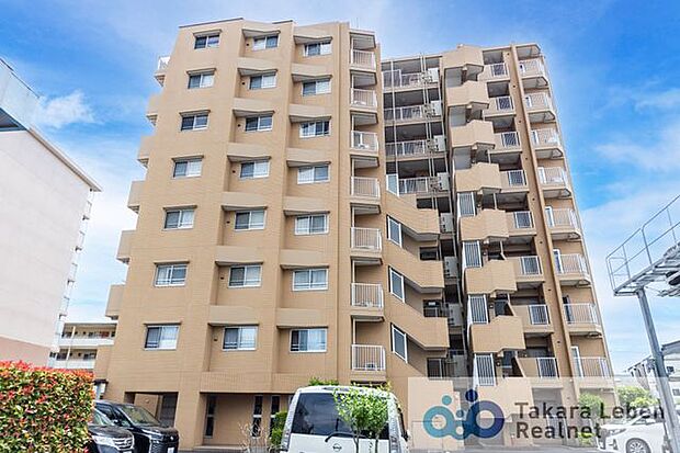 総戸数38戸のマンション。東武伊勢崎線「竹ノ塚」駅から徒歩12分の立地です。徒歩圏内に教育施設、買い物施設が揃っており、住環境は良好です♪
