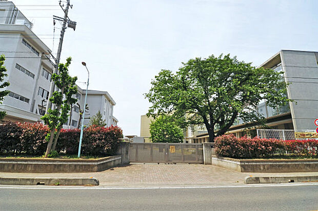 【中学校】東松山市立松山中学校まで750ｍ