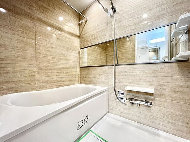 ■浴室（2023年8月撮影）一日の疲れを洗い流してくれるユニットバス。自分だけの時間をお楽しみください♪