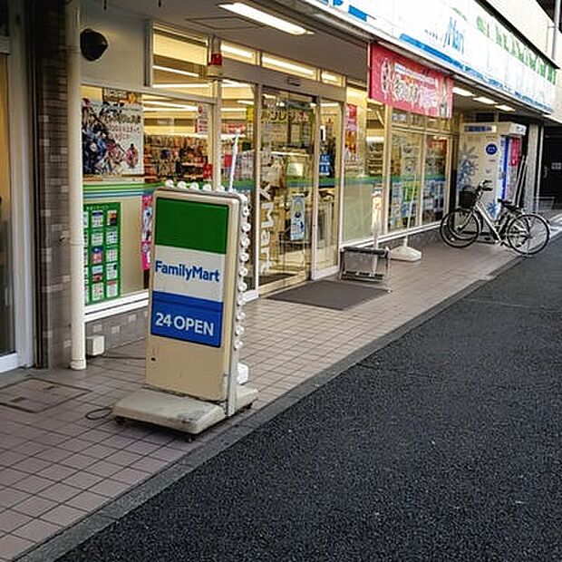 ファミリーマート横浜浅間町店まで212m（徒歩3分）