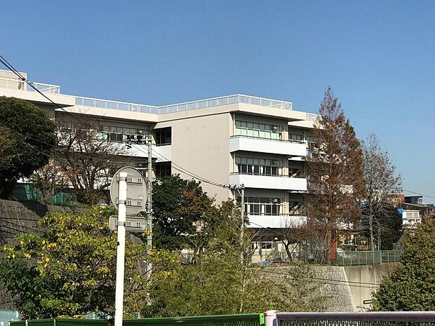 横浜市立浅間台小学校まで658m（徒歩9分）