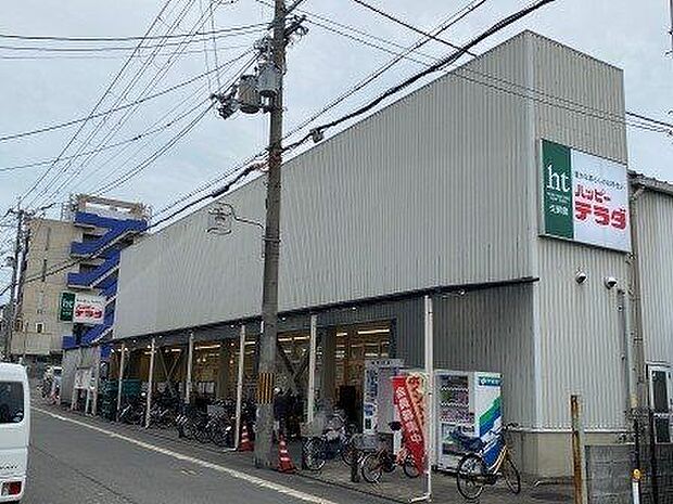 ハッピーテラダ伏見店 80m