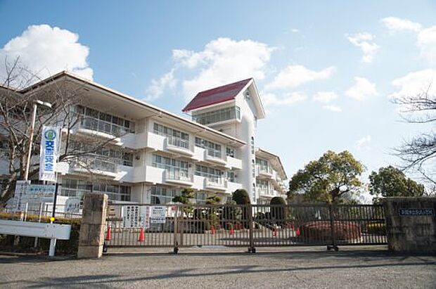 【小学校】吉沢小学校まで982ｍ