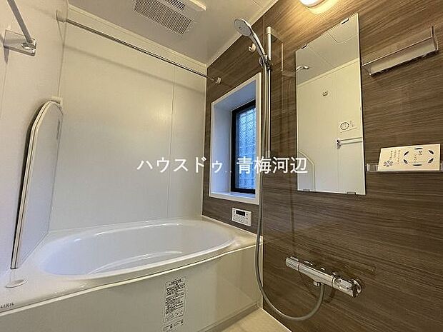 明るく清潔感のある浴室になります。窓があることで湿気がこもりにくく、お掃除もしやすいですね。