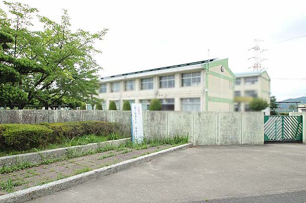 【小学校】光ヶ丘小学校まで621ｍ