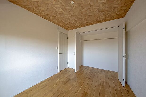 全居室に収納スペースがございますので、家具のレイアウトも自由にできる便利な間取りです。