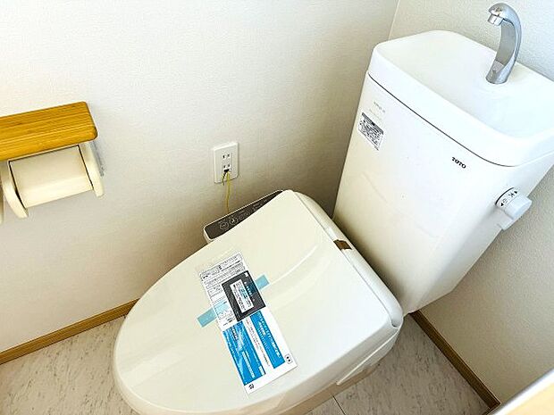 〜暖房温水洗浄機能付きトイレも新規交換済　冬場は特に嬉しい機能ですね〜