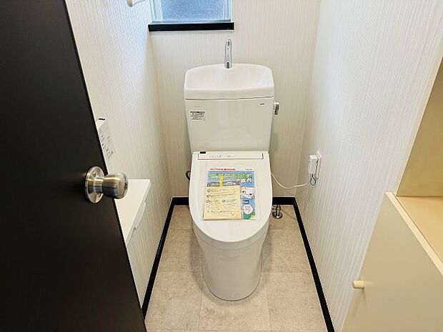 〜新規交換済、暖房温水洗浄機能付きトイレ　冬場は特に嬉しい機能ですね〜
