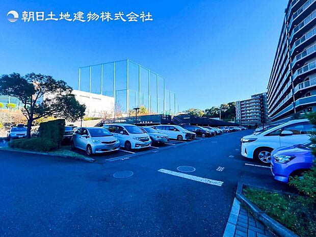 駐車場空き有です(R5.12現在)。町田駅まで始発のシャトルバス(16分停歩3分)もあります。