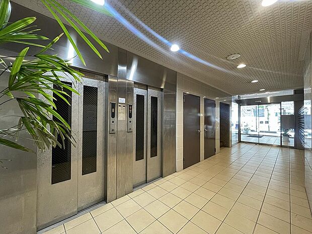 エレベーターが2機あるので、混みがちな朝の時間帯も安心です。