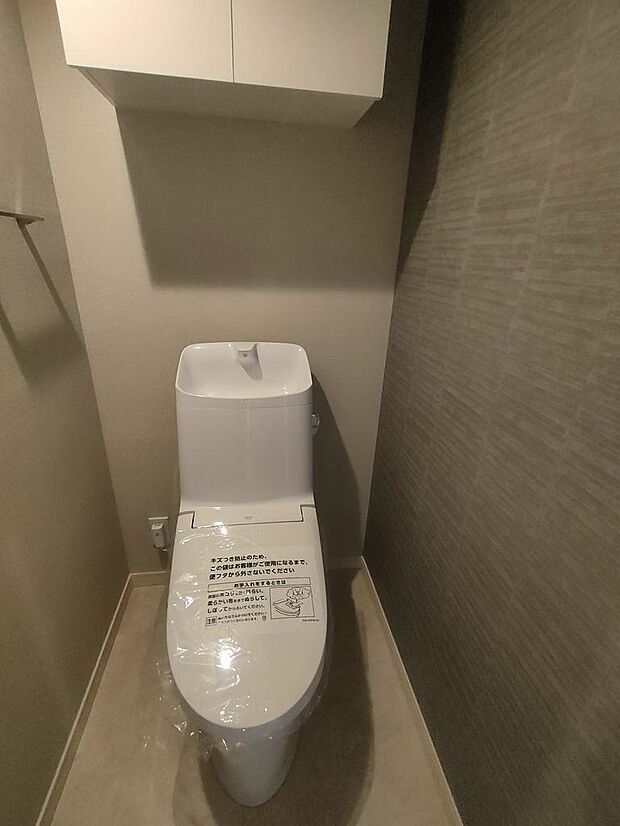 もちろんトイレも交換済です。ウォシュレットも完備しております。