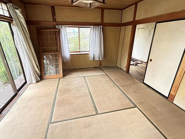 【リフォーム中】和室です。畳は表替え、ふすま障子は張り替えます。い草の香りに癒される、居心地の良いお部屋に仕上がります。