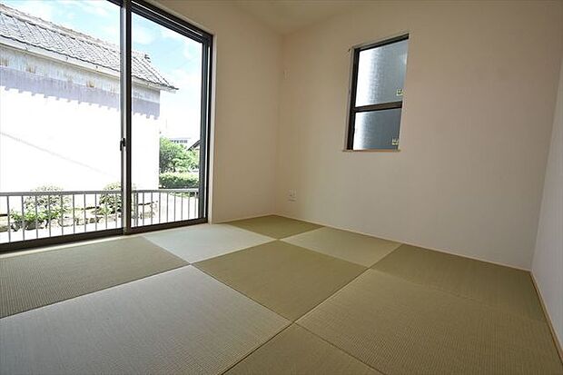 【同社施工例】市松模様のように敷き詰められた畳が和モダンでおしゃれですね。