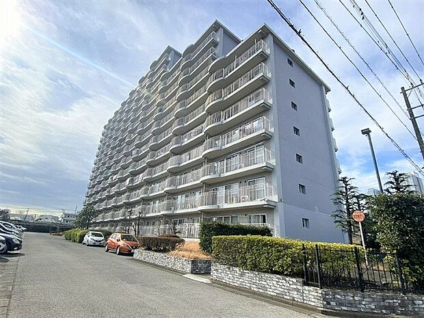 「津田沼」駅徒歩7分、13階建てマンション。