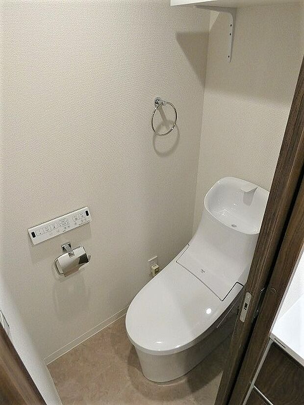 温水洗浄便座付きトイレ。