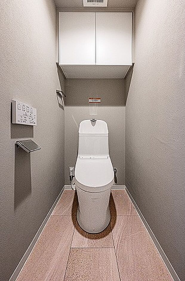 温水洗浄機能付きトイレ(吊戸棚付き)