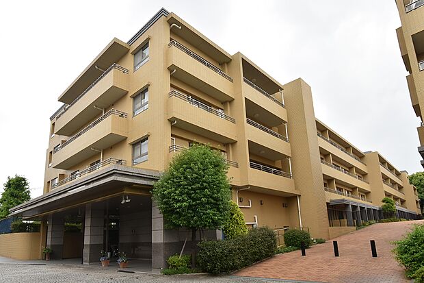 総戸数152戸の大規模マンション「クリオレミントンハウス横濱山手ウエストポート」の2階部分です。