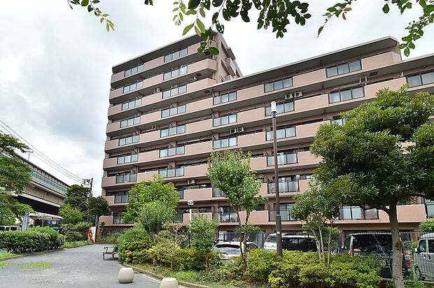 JR南武線「浜川崎」駅まで徒歩約10分。総戸数168戸の大規模マンションの8階部分のお部屋です。