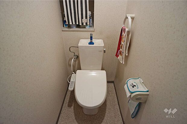 トイレ。収納があるのがとても便利です。