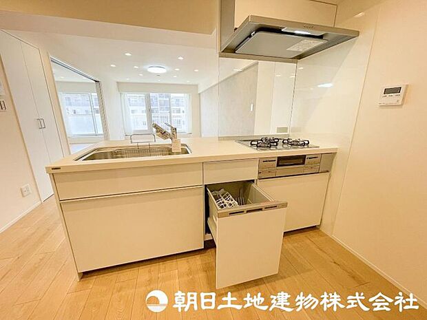 キッチンスペースは、広く食洗器も付いておりますので日々の家事の負担を軽減してくれます！