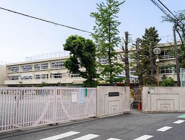 富士見台小学校まで約260ｍ（徒歩4分）