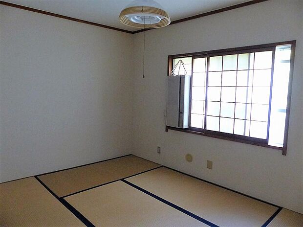 「和室」■和室の様子です。６帖の和室が２部屋あります。どちらのお部屋にも押入れがあります。お部屋をすっきりさせることができるのでいいですね。