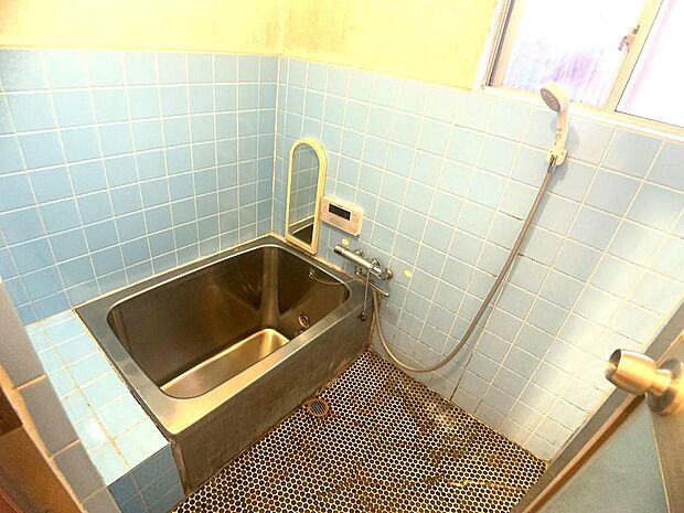 「浴室」■窓付きなのでカビの心配も少なく、掃除後の換気もできますね♪