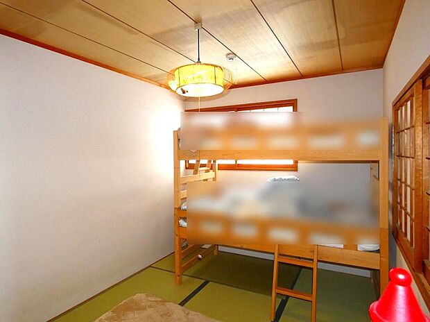 「和室」■2階6帖和室です。二面採光で通風良好♪隣の洋室とつなげて広くお部屋を使用できます。