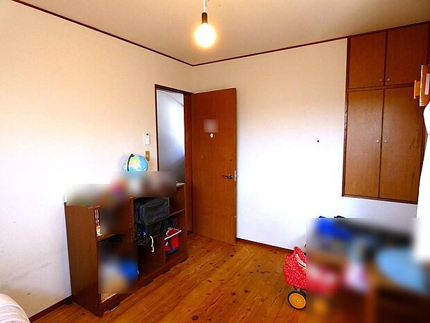 「洋室」■２階６帖洋室です。二面採光で通風良好♪収納付きで子供部屋としてもぴったりです。