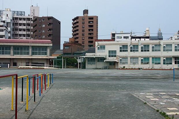 栄生小学校　徒歩約6分（460m）