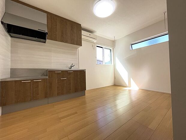 1階7.5帖洋室にはキッチンがついているので、2世帯住宅としもご利用いただけます！