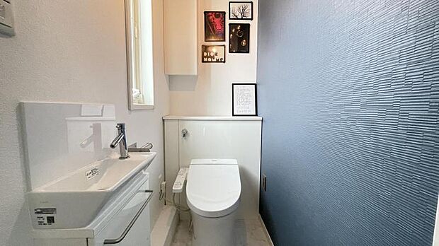 2階トイレ　快適な温水洗浄便座付き！
