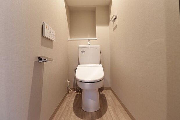 【トイレ】清潔感もあり、シンプルなデザインなのでインテリアも楽しめます◎