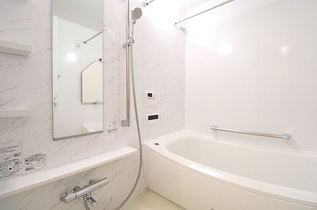 【浴室】ミストサウナ機能付き浴室暖房乾燥機搭載！速乾床でお手入れも楽々です！