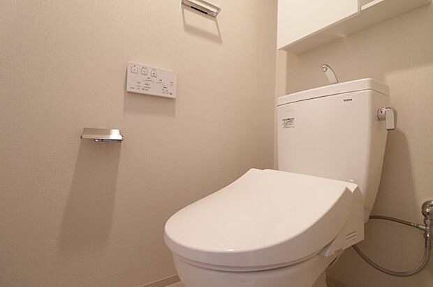 【トイレ】白で統一された清潔感のあるデザインとなっております！
