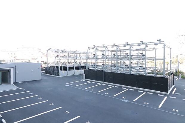 【敷地内駐車場】93台まで駐車可能の駐車場です☆平面式と機械式の2種類ございます！