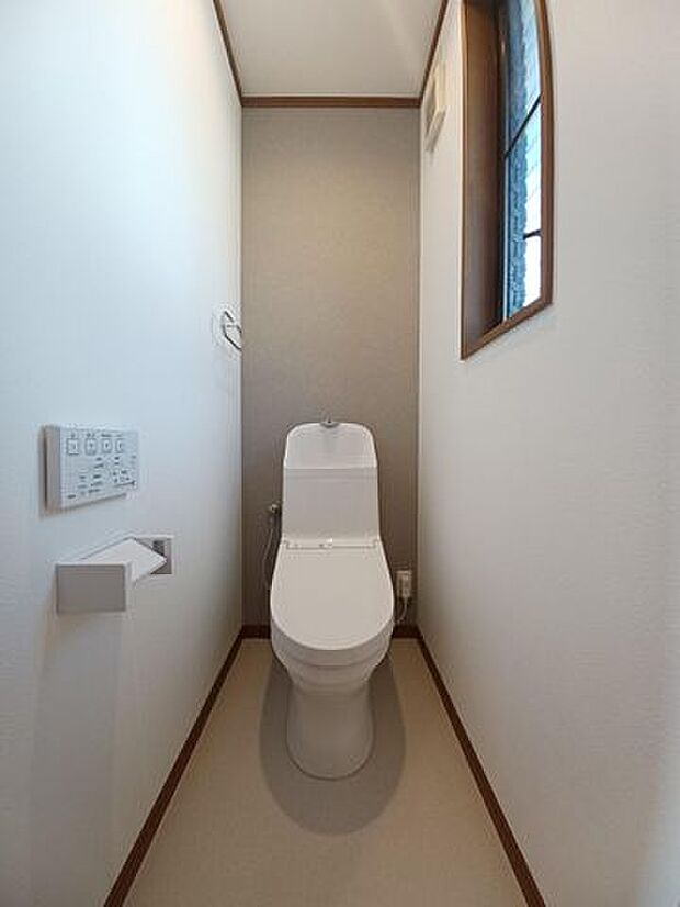 2階にもトイレがあるのは嬉しいポイントではないでしょうか？こちらも新品に交換済みです！