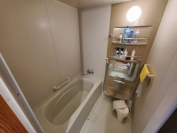 1階浴室、1.0坪のユニットバスです。