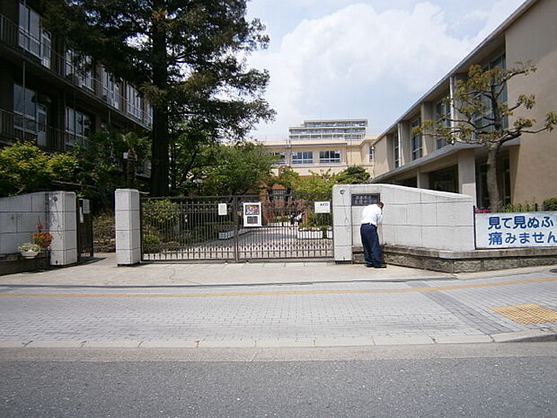 茨木市立養精中学校