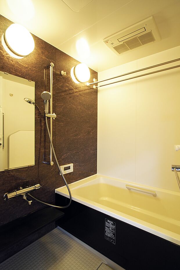 浴室は浴室暖房乾燥機設置のフルオートバス