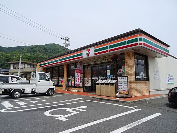 セブンイレブン 小倉中吉田店（658m）