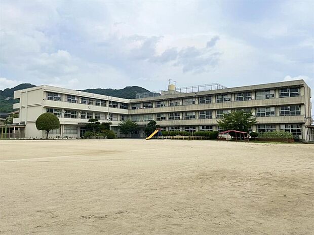 苅田町立馬場小学校（261m）
