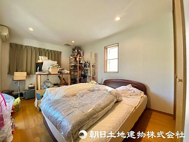 1階の主寝室はダブルベッドを置いてもゆったりとした生活スペースを確保できます！