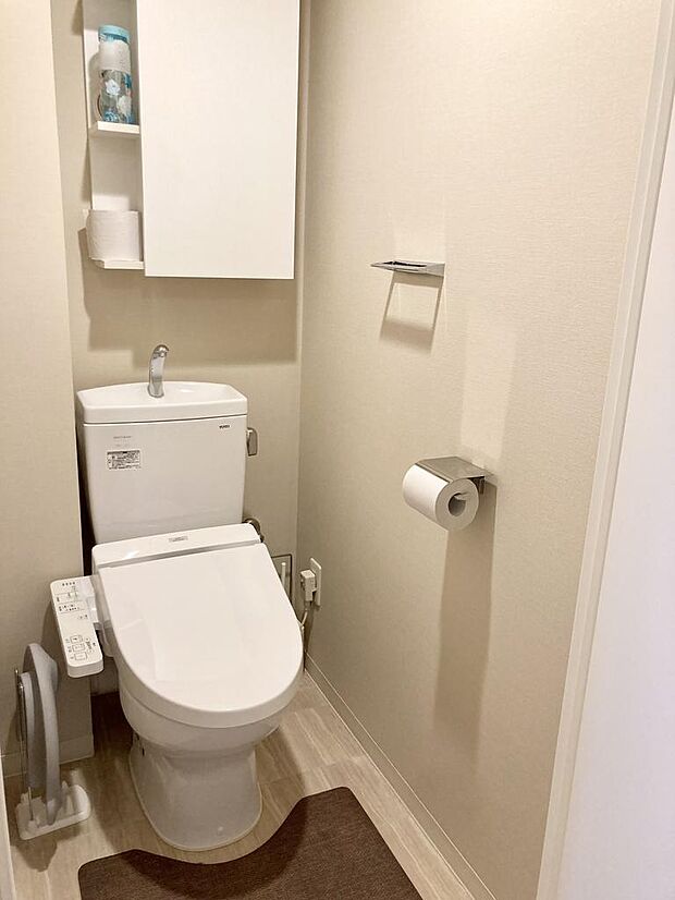 温水洗浄便座機能付きトイレです。