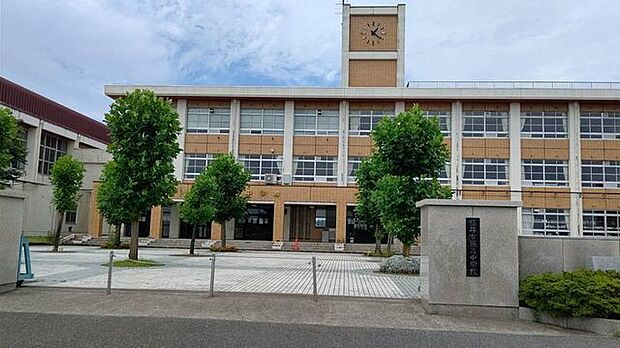 藤島中学校 1950m